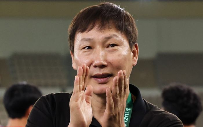 HLV Kim Sang Sik đón 2 cầu thủ nhập tịch triệu đô để thắng đậm Malaysia