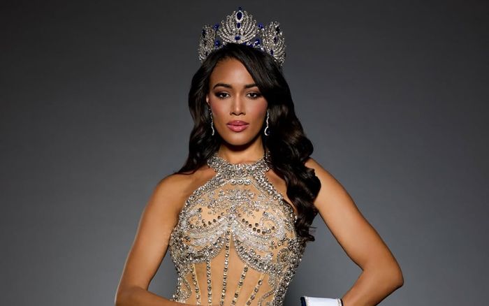 Sắc vóc nóng bỏng của nữ kỹ sư kế vị Miss Cosmo 2025