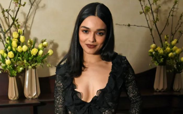 Rachel Zegler gợi cảm trong chiếc váy xẻ sâu lấy cảm hứng từ nội y