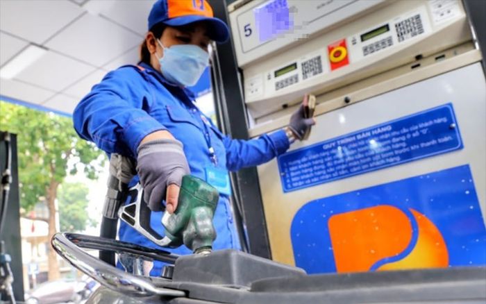 Giá xăng dầu hôm nay 24/3: Giảm cực mạnh