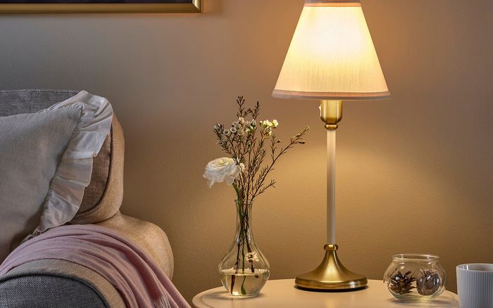 Bật đèn ngủ mỗi đêm, cô gái 20 tuổi tăng cân lên 100kg