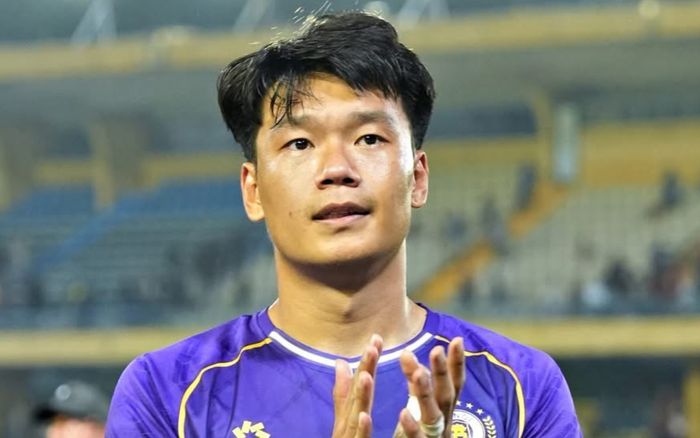 Bất ngờ lớn khi trung vệ Thành Chung bị gạch tên