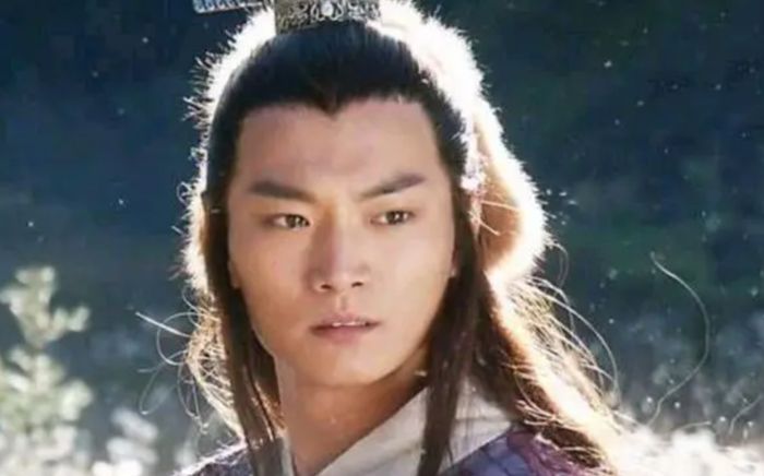 Kim Dung hé lộ lí do Quách Phá Lỗ được nhận Đồ Long Đao từ Quách Tĩnh