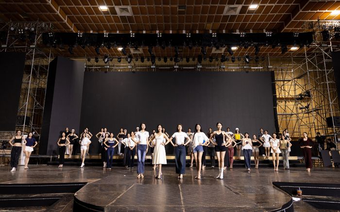 Cận cảnh sân khấu Chung khảo Miss World Vietnam 2025 vừa lộ diện