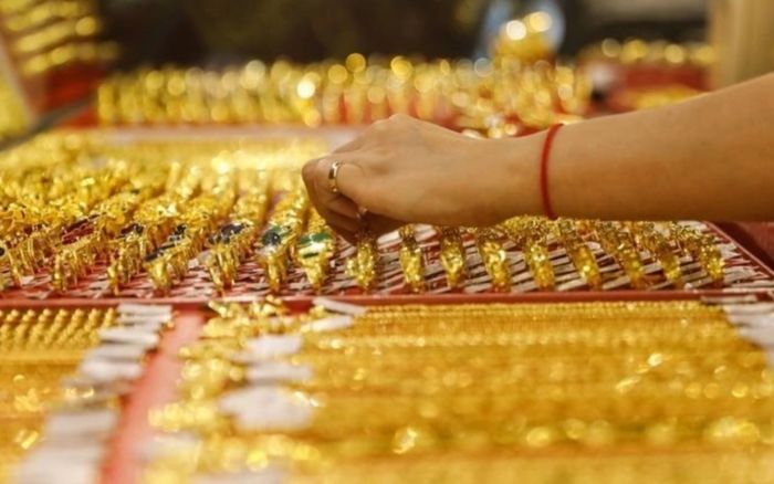 Tin tài chính hôm nay 26/3: Vàng đi ngang ở vùng đỉnh, USD hạ nhiệt