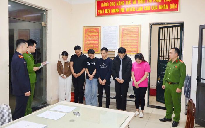 Giả danh bác sĩ làm dịch vụ thẩm mỹ vùng nhạy cảm, 7 đối tượng bị khởi tố