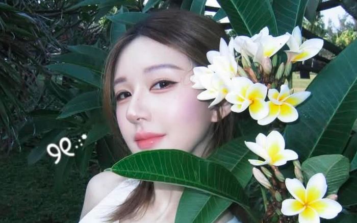 Triệu Lộ Tư gây sốt với loạt ảnh đời thường đẹp không tì vết