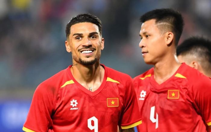 HLV Kim Sang Sik lên tiếng khi Nguyễn Xuân Son và Hoàng Hên 'tịt ngòi'