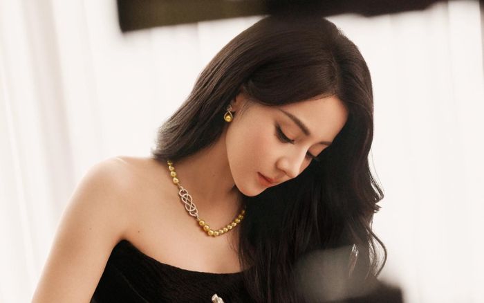 Khía cạnh ít ai biết của Địch Lệ Nhiệt Ba