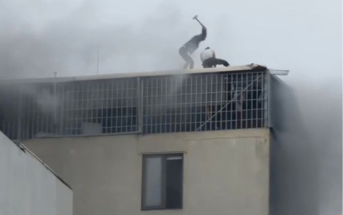 Danh tính 7 'người hùng' được tặng bằng khen vì dũng cảm cứu nạn nhân vụ cháy nhà ở Lĩnh Nam