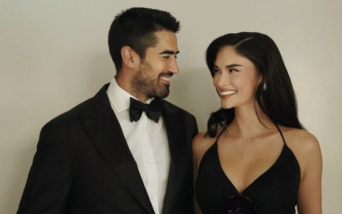 Miss Universe 2015 cùng chồng kỷ niệm 3 năm ngày cưới