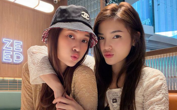 Đồ cặp của Kỳ Duyên và Thiên Ân trong chuyến du lịch Thái Lan