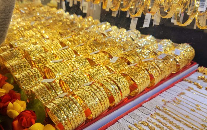 Tin tài chính hôm nay 3/3: Vàng giảm mạnh, USD bật tăng