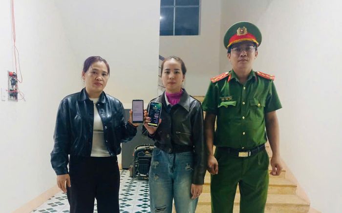 Thấy tài khoản báo nhận được số tiền lớn, cô gái vội báo Công an liền tỏ sự thật phía sau