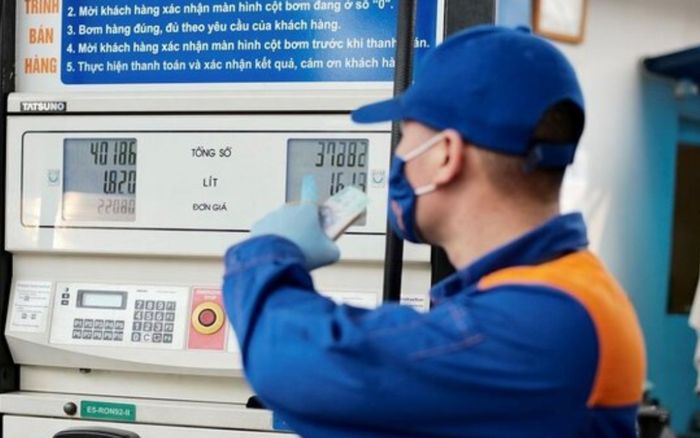 Giá xăng dầu hôm nay 3/3: Tiếp tục đà tăng mạnh