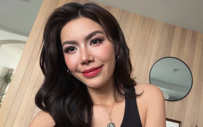 Minh Tú 'thở phào nhẹ nhõm' khi an toàn về Việt Nam