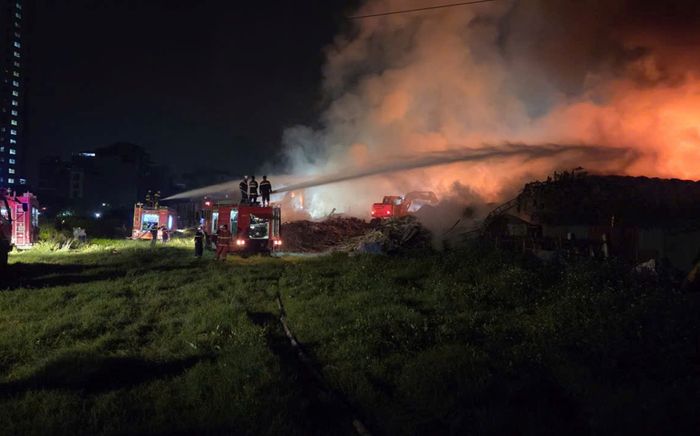 Công an Hà Nội thông tin ban đầu vụ cháy lớn tại kho xưởng đường Phạm Tu khiến 1 người tử vong