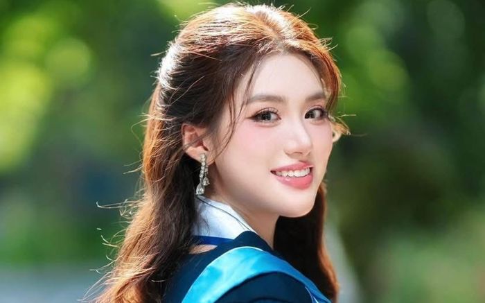 Bảng thành tích học vấn đáng gờm của Tân Hoa hậu Phan Phương Oanh