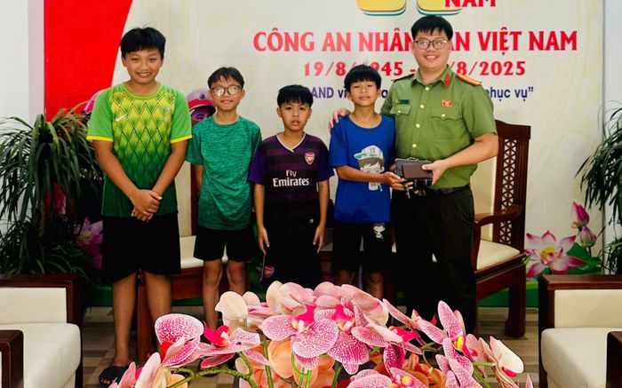 Hành động đáng ngưỡng mộ của 4 em học sinh ở Đà Nẵng