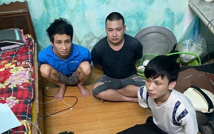 Công an bắt quả tang 3 thanh niên đang 'thác loạn' trong căn phòng