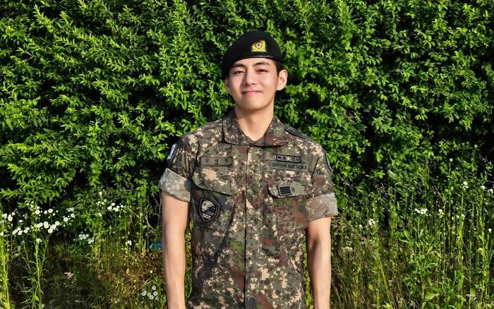 BTS bị chỉ trích vì bình luận ngoại hình của V sau xuất ngũ