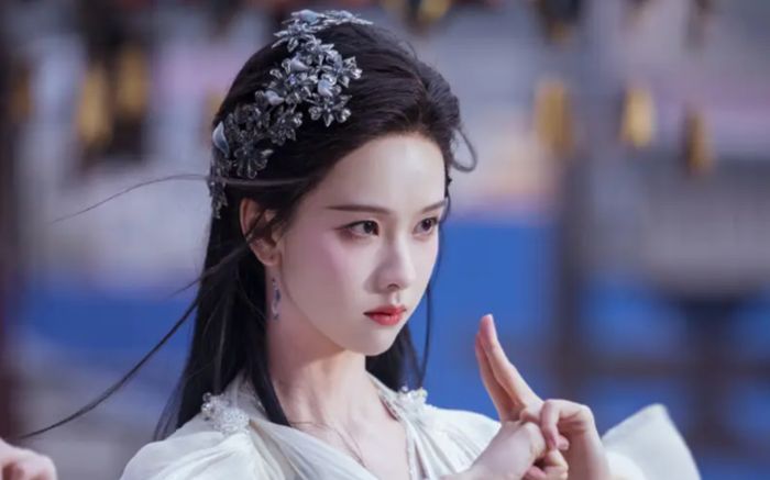 Tạo hình cổ trang mới của Trần Đô Linh