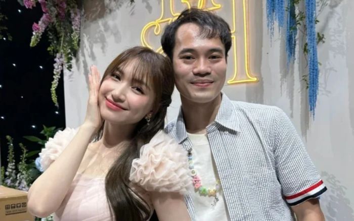 Văn Toàn đính chính thông tin Hòa Minzy công khai bạn trai