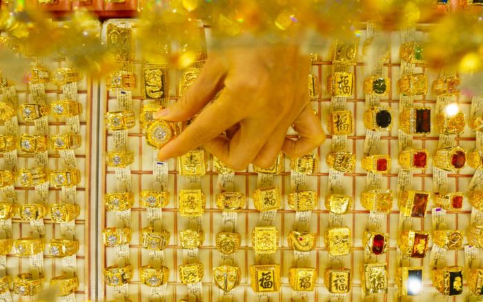 Tin tài chính hôm nay 4/3: Giá vàng và bạc lao dốc, USD tăng mạnh