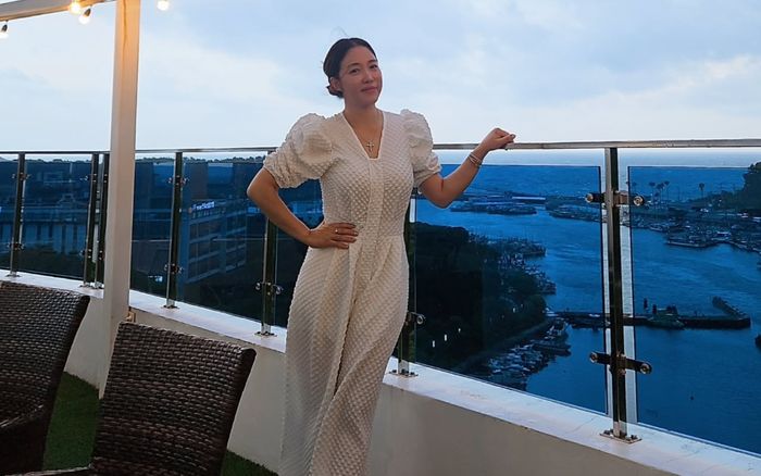 Nữ ca sĩ nổi tiếng lộ clip ngoại tình, phải trốn khỏi showbiz