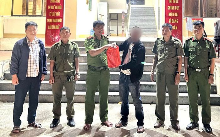 Đi lạc 600km suốt 2 tháng trời bỏ nhà đi, người đàn ông được tìm thấy trong hoàn cảnh bất ngờ