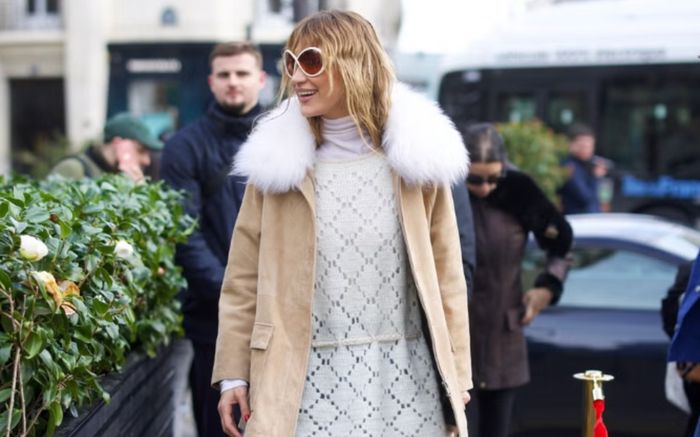 Bella Hadid lăng xê xu hướng túi xách cỡ lớn