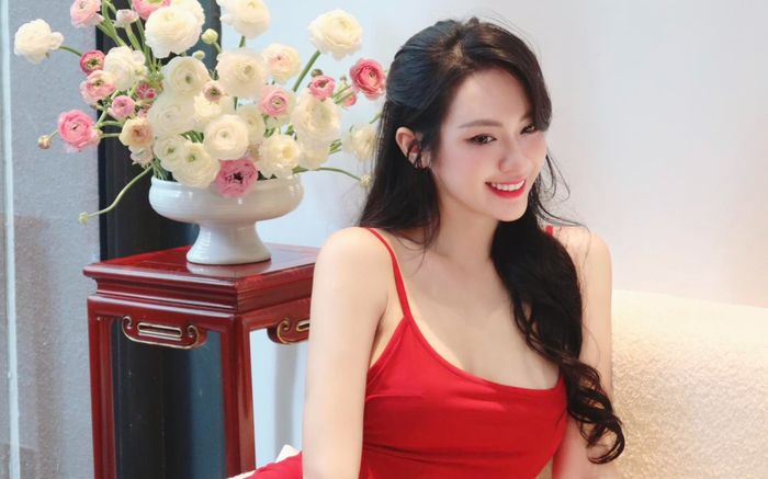 Vũ Thúy Quỳnh đáp trả ý kiến 'khoe gì mất đó' khi tung ảnh tình tứ với bạn trai