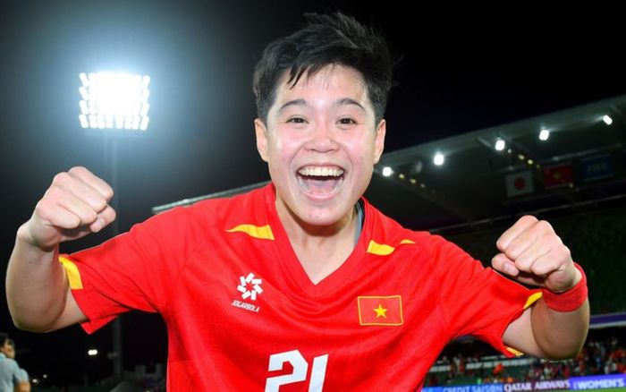 Vạn Sự khiêm tốn sau cú đúp giúp tuyển nữ Việt Nam thắng Ấn Độ