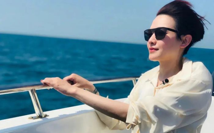 Nổi tiếng từ năm 14 tuổi, nữ ca sĩ bị khán giả 'quay lưng' ở đỉnh cao, cuộc sống hiện tại gây bất ngờ