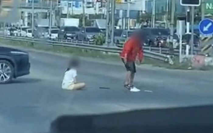 Cặp nam nữ có hành động phản cảm giữa đường, ai nhìn cũng bức xúc