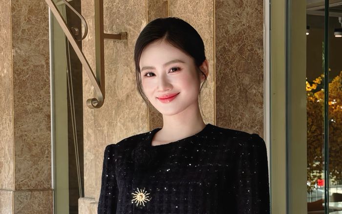 Hoa hậu Ý Nhi qua Úc du học sau khi ăn Tết ở Việt Nam