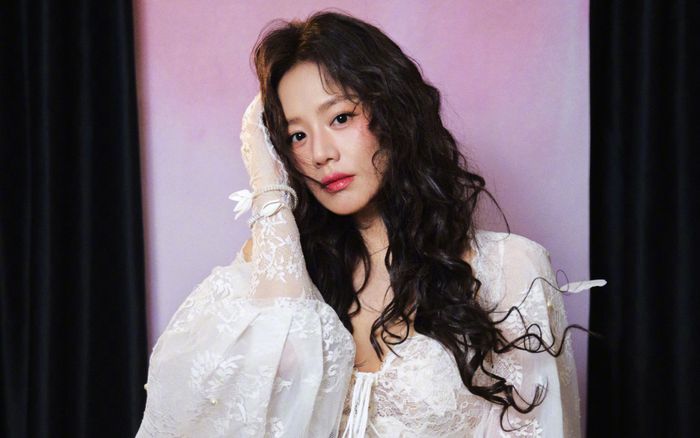 Mã Tư Thuần ngầm xác nhận chia tay bạn trai nhỏ hơn 4 tuổi