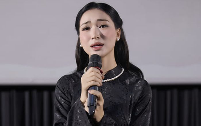 Buồn cho Hòa Minzy sau con số 700 tỷ