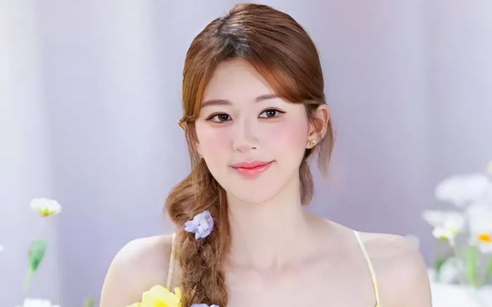 Triệu Lộ Tư diện đầm hai dây tươi tắn đón hè