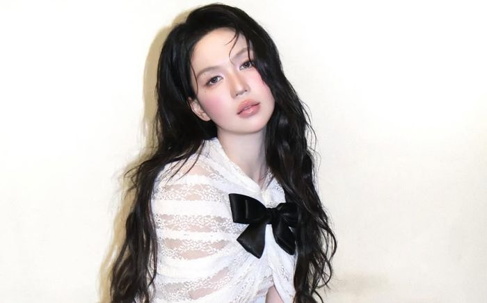 Ngọc Trinh hoá 'thiên nga trắng' đầy cuốn hút