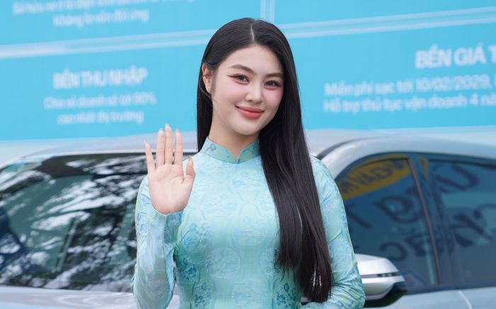 Á hậu Dương Ngọc Ánh và lời chúc 'vững tay lái' gửi tặng các nữ tài xế nhân dịp 8/3 tại ngày hội tuyển dụng Bác Tài Xanh