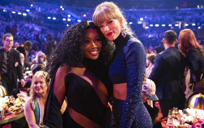 SZA bị công ty 'dội gáo nước lạnh' khi đối đầu Taylor Swift