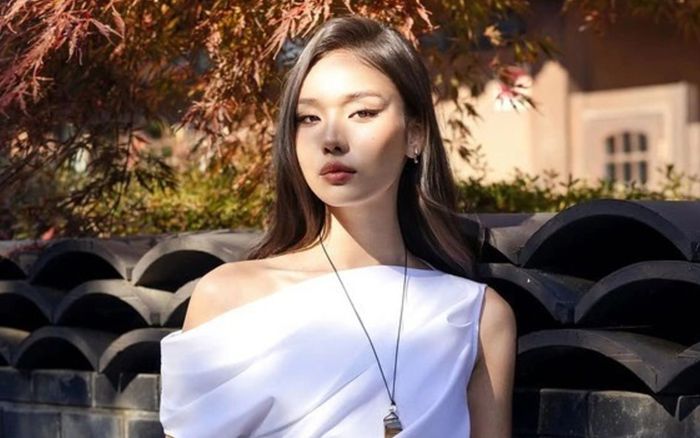 Làm mới phong cách cùng những mẫu áo nữ điệu đà, xinh tươi