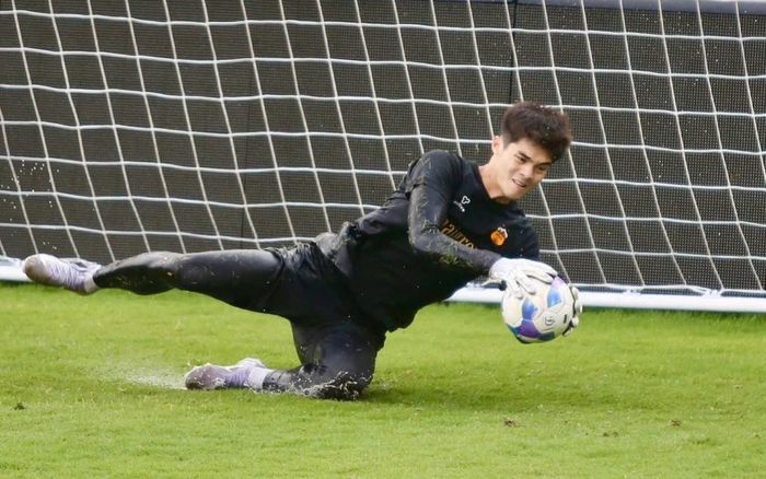 Màn trình diễn đẳng cấp của thủ môn Trần Trung Kiên