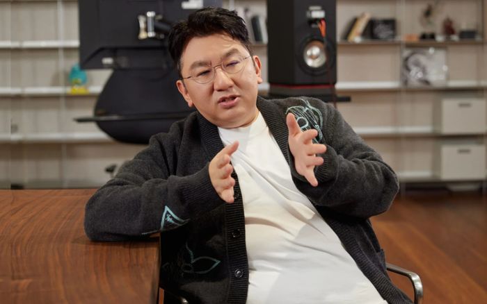 HYBE 'bắt tay' với nền tảng nhạc số lớn nhất thế giới, cộng đồng mạng tranh cãi