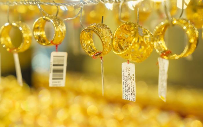 Tin tài chính hôm nay 8/3: Giá vàng biến động mạnh, USD duy trì đà tăng