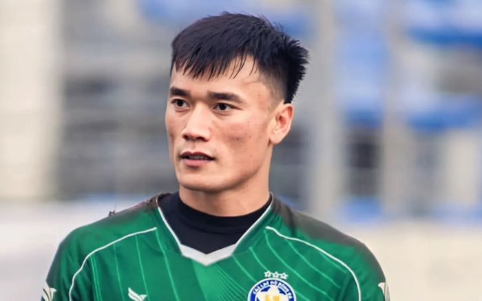 Tiếc khi thủ môn Bùi Tiến Dũng bị gạch tên hết mùa