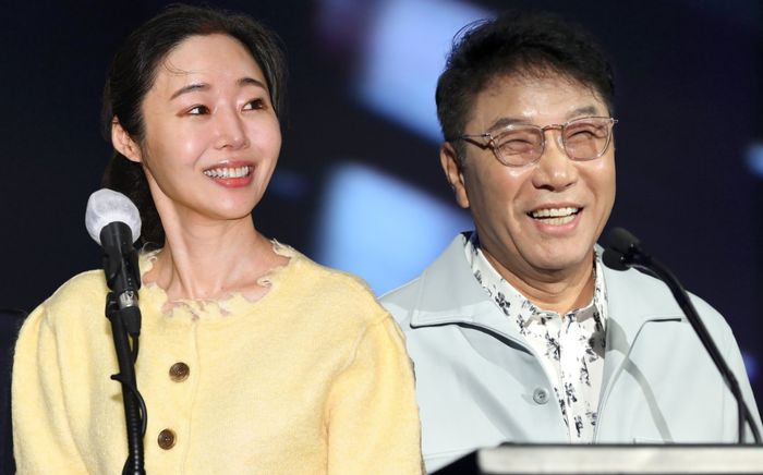 Lee Soo Man đối đầu với Min Hee Jin: 'Cuộc chiến' quyền lực mới của Kpop sắp bắt đầu?