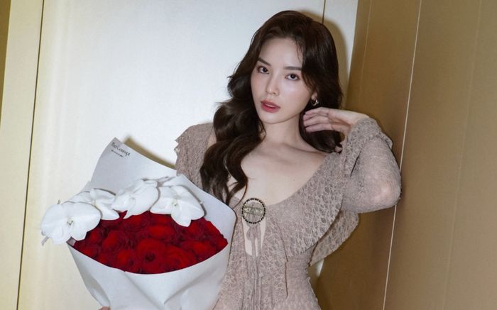 Kỳ Duyên diện váy ren cut-out táo bạo, khoe trọn body quyến rũ