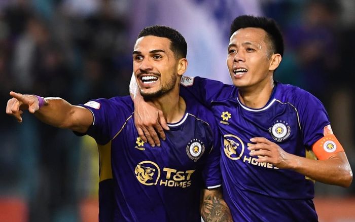 Hoàng Hên đang hay hơn Nguyễn Xuân Son, HLV Kim Sang Sik vui hết cỡ